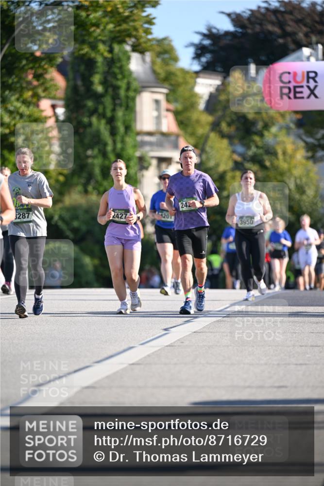 07.09.2025 - BARMER Alsterlauf Dr. Thomas Lammeyer http://msf.ph/oto/8716729 07.09.2025 09:56:01 Laufen 3287, 2427, 24, 3950 meine-sportfotos.de