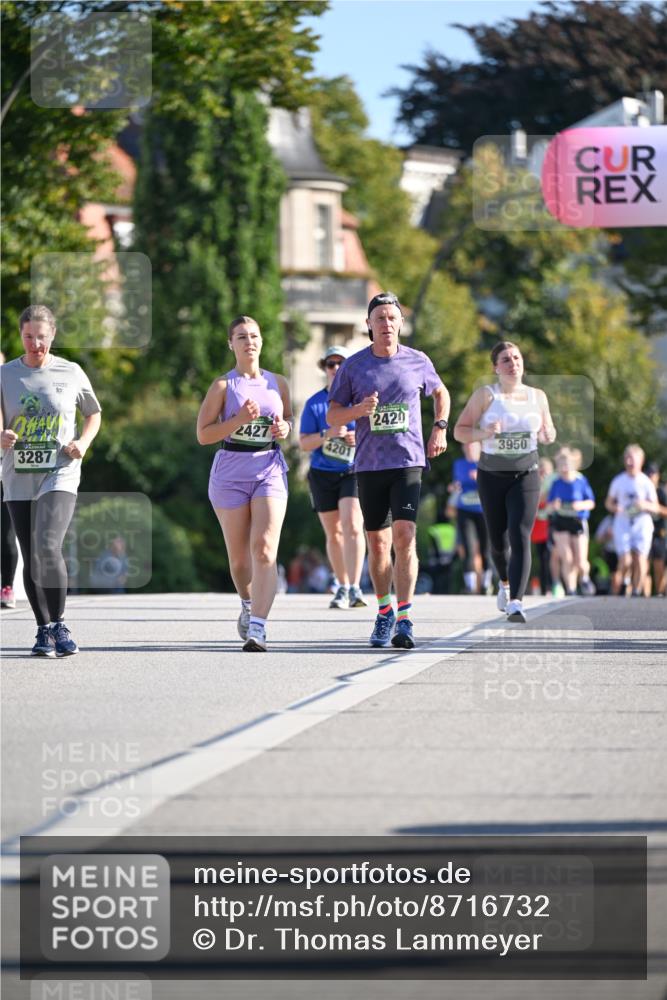 07.09.2025 - BARMER Alsterlauf Dr. Thomas Lammeyer http://msf.ph/oto/8716732 07.09.2025 09:56:01 Laufen 3287, 2427, 4201, 2420, 3950 meine-sportfotos.de