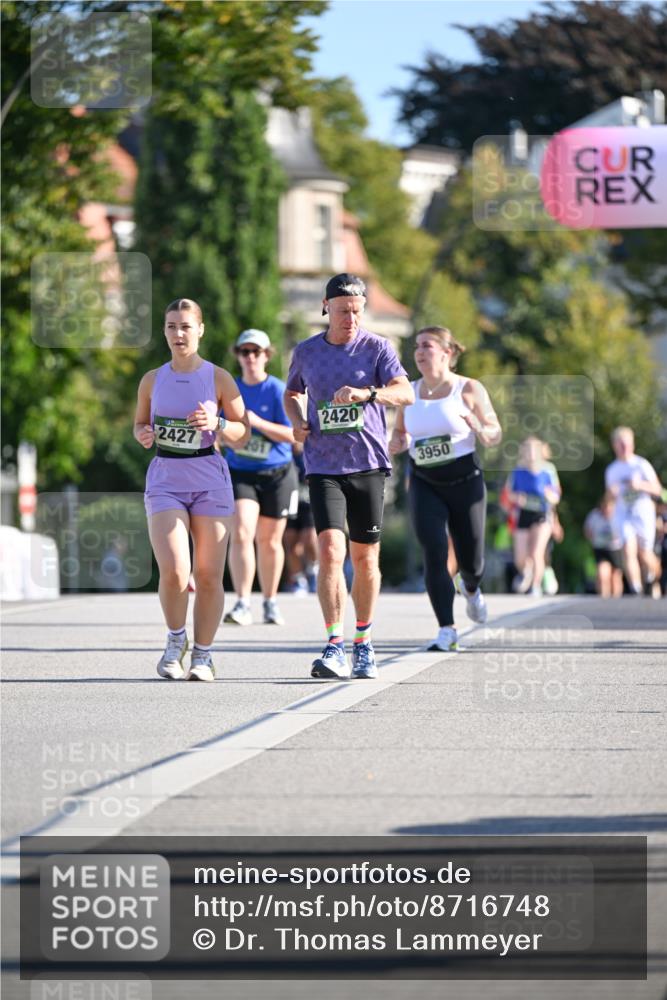 07.09.2025 - BARMER Alsterlauf Dr. Thomas Lammeyer http://msf.ph/oto/8716748 07.09.2025 09:56:03 Laufen 2427, 2420, 3950 meine-sportfotos.de