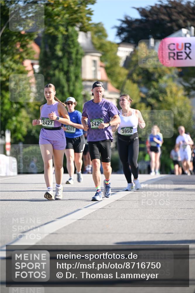 07.09.2025 - BARMER Alsterlauf Dr. Thomas Lammeyer http://msf.ph/oto/8716750 07.09.2025 09:56:03 Laufen 2427, 2420, 4201, 3950 meine-sportfotos.de