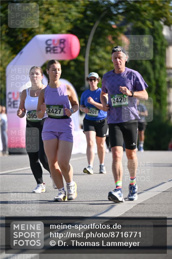 07.09.2025 - BARMER Alsterlauf Dr. Thomas Lammeyer http://msf.ph/oto/8716771 07.09.2025 09:56:07 Laufen 395, 2427, 201, 2420 meine-sportfotos.de