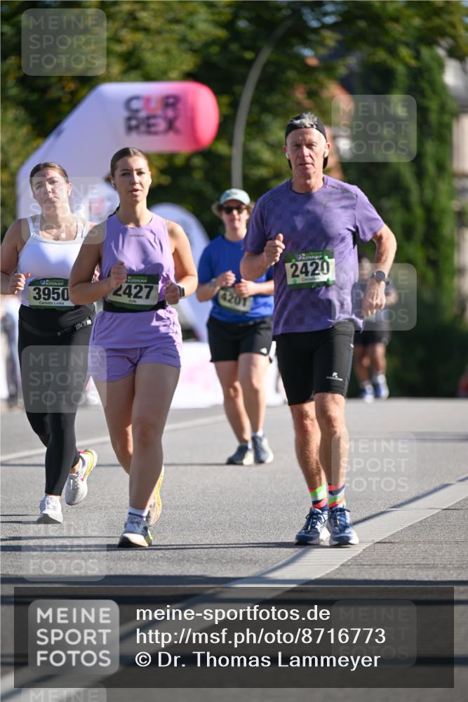 07.09.2025 - BARMER Alsterlauf Dr. Thomas Lammeyer http://msf.ph/oto/8716773 07.09.2025 09:56:07 Laufen 3950, 2427, 4201, 2420 meine-sportfotos.de