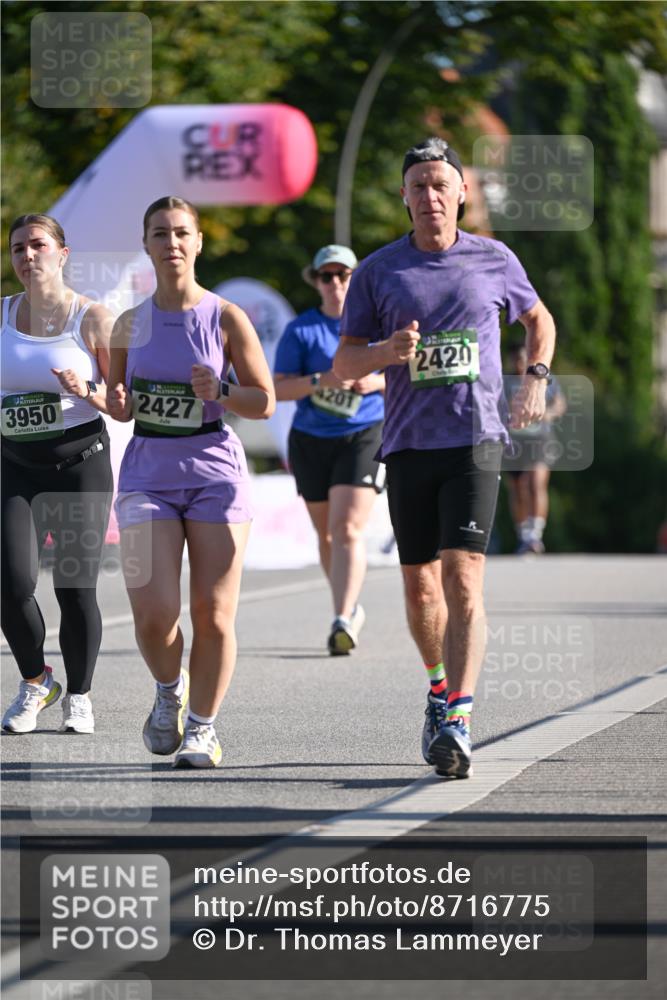 07.09.2025 - BARMER Alsterlauf Dr. Thomas Lammeyer http://msf.ph/oto/8716775 07.09.2025 09:56:07 Laufen 3950, 2427, 4201, 2420 meine-sportfotos.de