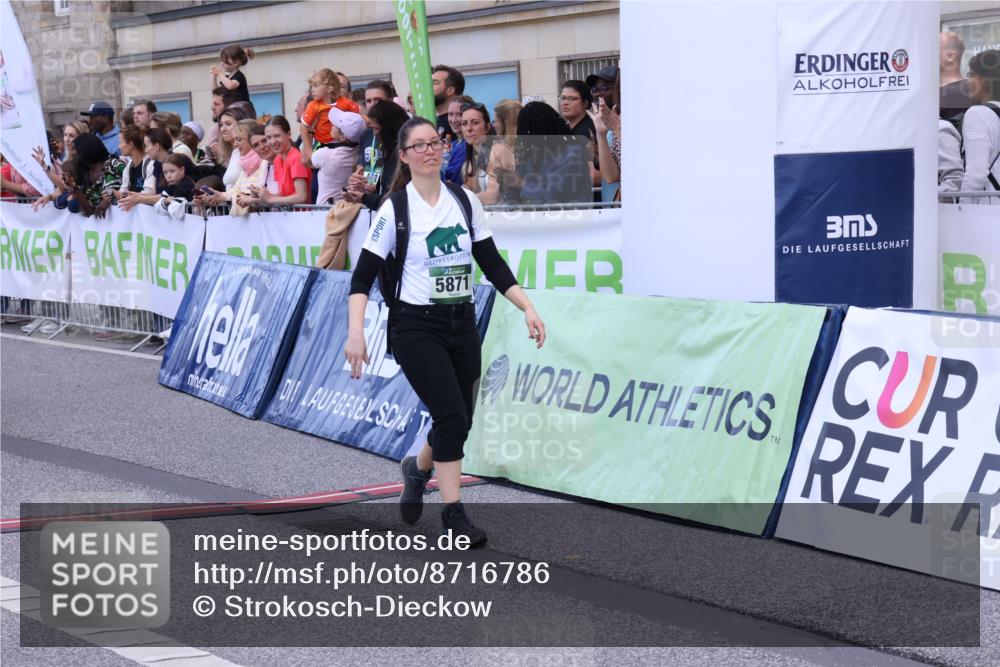 07.09.2025 - BARMER Alsterlauf Strokosch-Dieckow http://msf.ph/oto/8716786 07.09.2025 10:44:46 Ziel 5871 meine-sportfotos.de