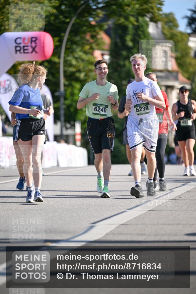 07.09.2025 - BARMER Alsterlauf Dr. Thomas Lammeyer http://msf.ph/oto/8716834 07.09.2025 09:56:21 Laufen 6240, 58, 6239 meine-sportfotos.de