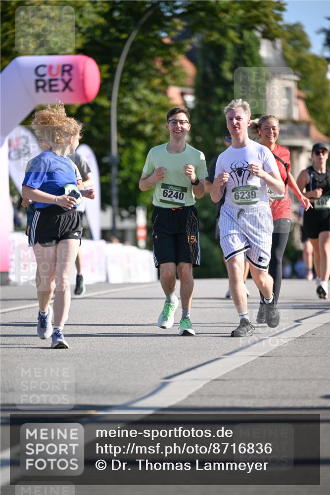 07.09.2025 - BARMER Alsterlauf Dr. Thomas Lammeyer http://msf.ph/oto/8716836 07.09.2025 09:56:21 Laufen 6240, 6239, 5, 492 meine-sportfotos.de