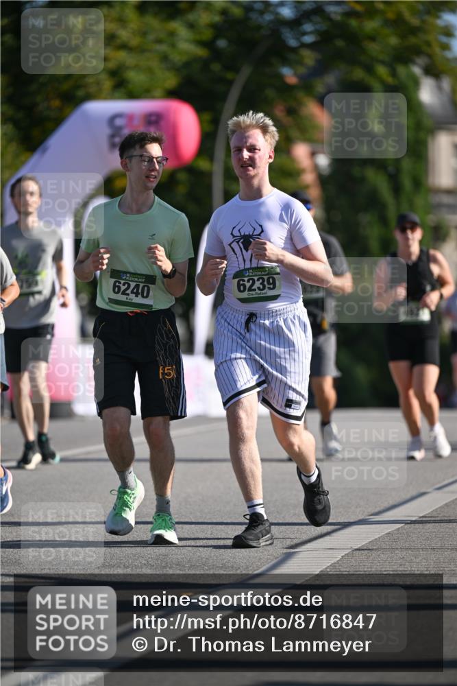 07.09.2025 - BARMER Alsterlauf Dr. Thomas Lammeyer http://msf.ph/oto/8716847 07.09.2025 09:56:23 Laufen 750, 6240, 6239, 151 meine-sportfotos.de