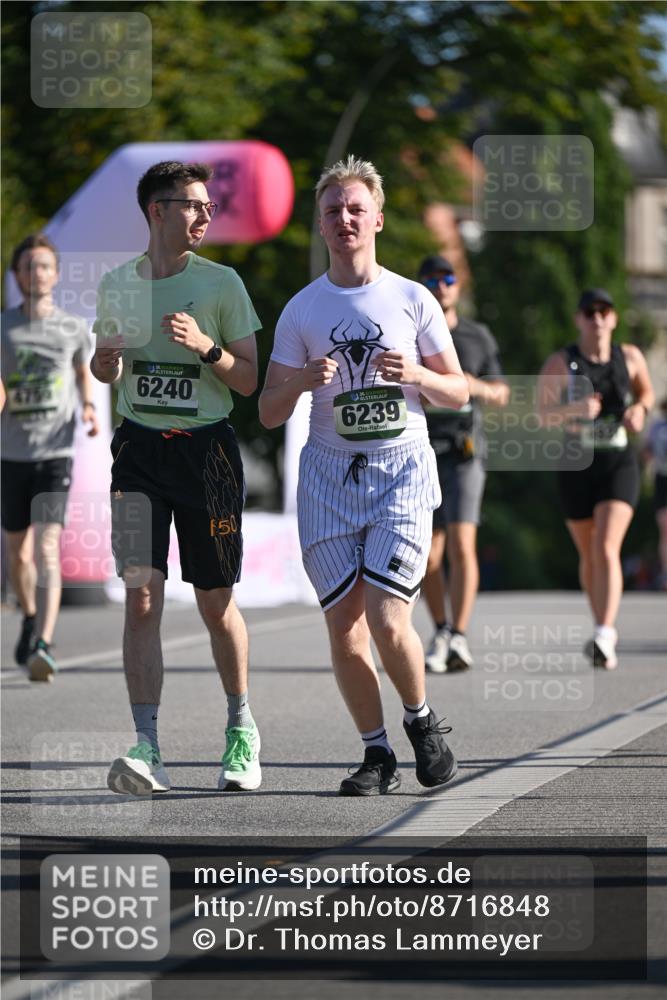 07.09.2025 - BARMER Alsterlauf Dr. Thomas Lammeyer http://msf.ph/oto/8716848 07.09.2025 09:56:23 Laufen 4750, 6240, 50, 6239 meine-sportfotos.de