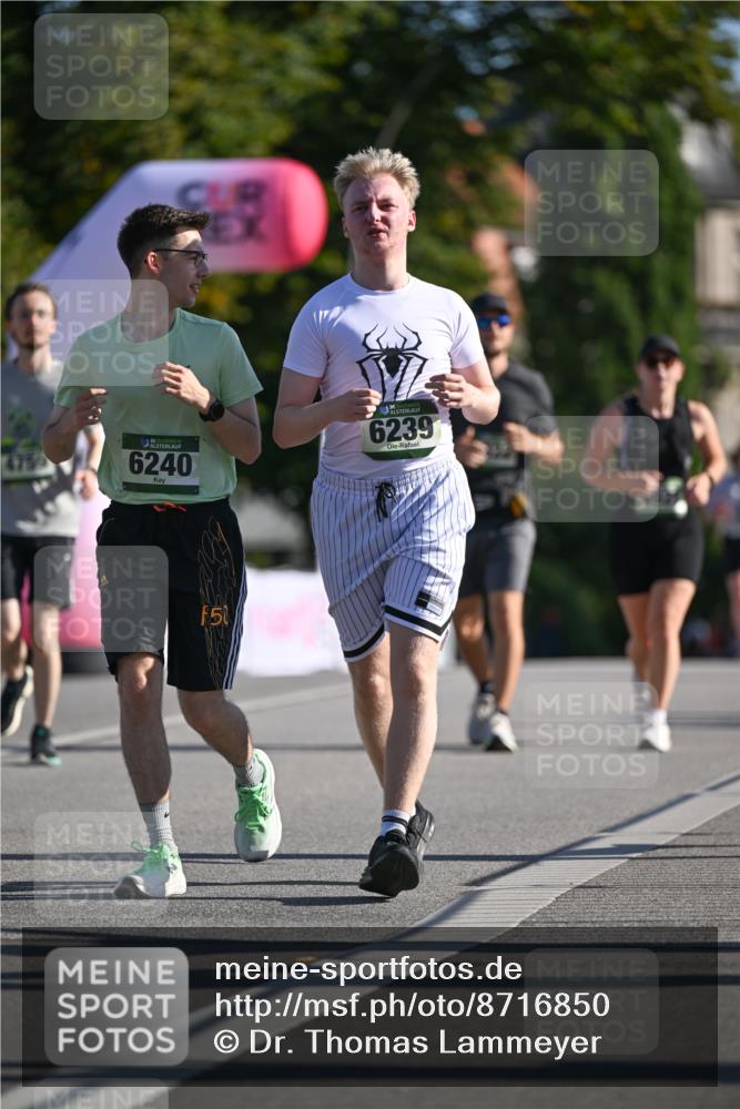 07.09.2025 - BARMER Alsterlauf Dr. Thomas Lammeyer http://msf.ph/oto/8716850 07.09.2025 09:56:24 Laufen 4759, 36, 6240, 6239, 51 meine-sportfotos.de
