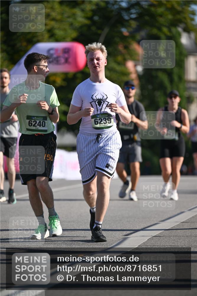 07.09.2025 - BARMER Alsterlauf Dr. Thomas Lammeyer http://msf.ph/oto/8716851 07.09.2025 09:56:24 Laufen 1636, 6240, 6239, 50 meine-sportfotos.de