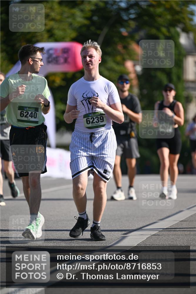 07.09.2025 - BARMER Alsterlauf Dr. Thomas Lammeyer http://msf.ph/oto/8716853 07.09.2025 09:56:24 Laufen 36, 6240, 6239, 50 meine-sportfotos.de