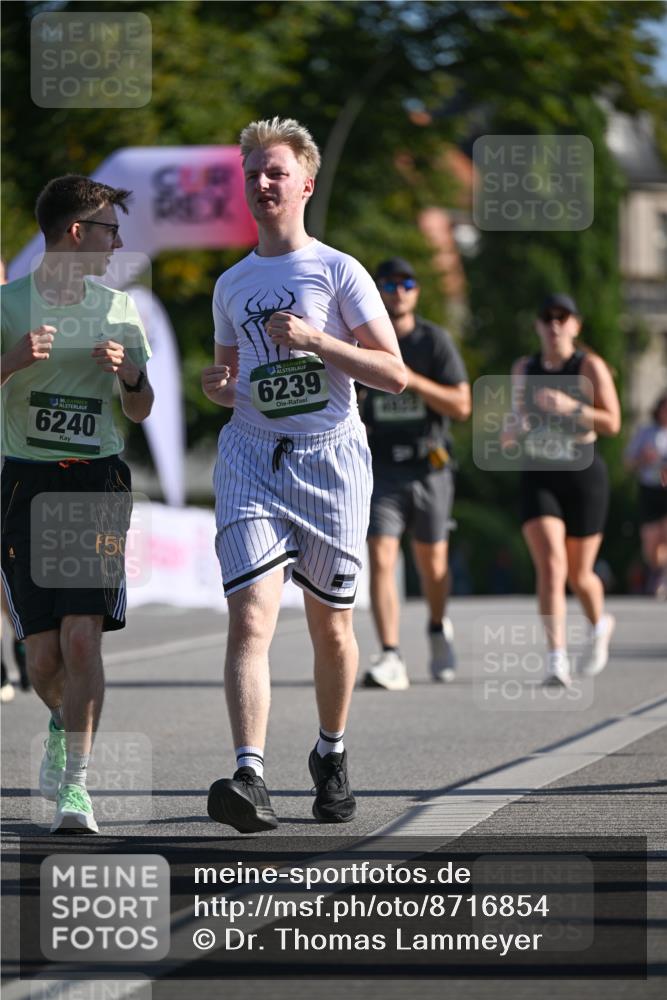 07.09.2025 - BARMER Alsterlauf Dr. Thomas Lammeyer http://msf.ph/oto/8716854 07.09.2025 09:56:24 Laufen 36, 6240, 36, 6239, 150 meine-sportfotos.de