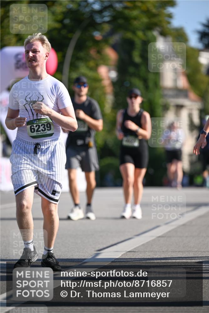 07.09.2025 - BARMER Alsterlauf Dr. Thomas Lammeyer http://msf.ph/oto/8716857 07.09.2025 09:56:25 Laufen 36, 6239 meine-sportfotos.de