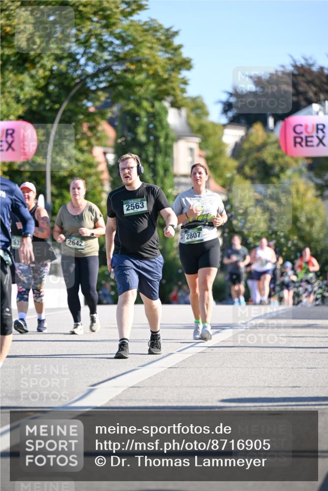07.09.2025 - BARMER Alsterlauf Dr. Thomas Lammeyer http://msf.ph/oto/8716905 07.09.2025 09:56:41 Laufen 2635, 2642, 2563, 2807 meine-sportfotos.de