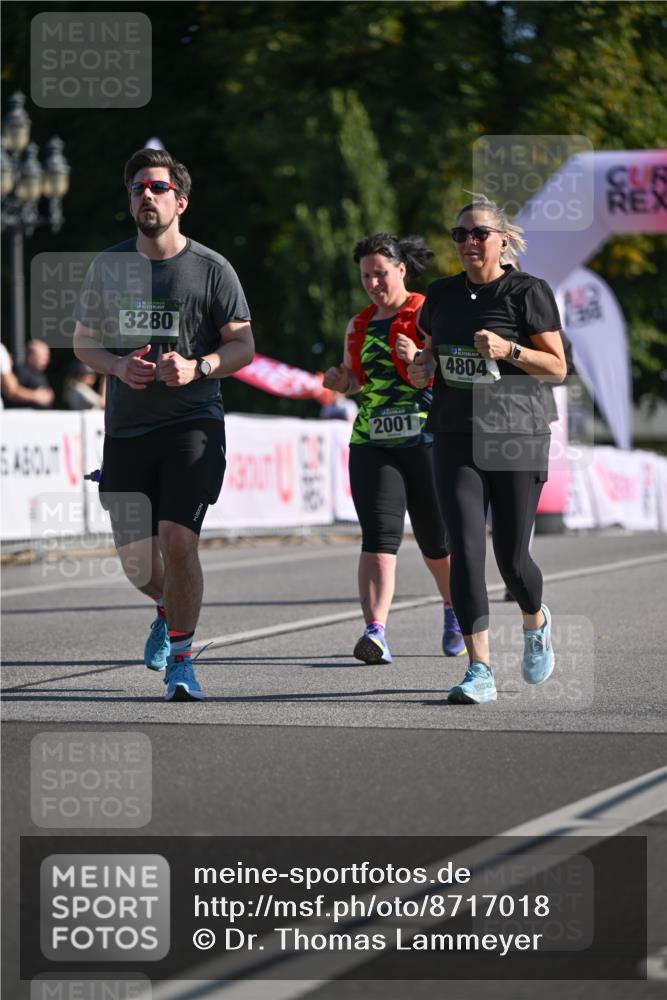 07.09.2025 - BARMER Alsterlauf Dr. Thomas Lammeyer http://msf.ph/oto/8717018 07.09.2025 09:57:01 Laufen 3280, 2510, 2001, 4804 meine-sportfotos.de
