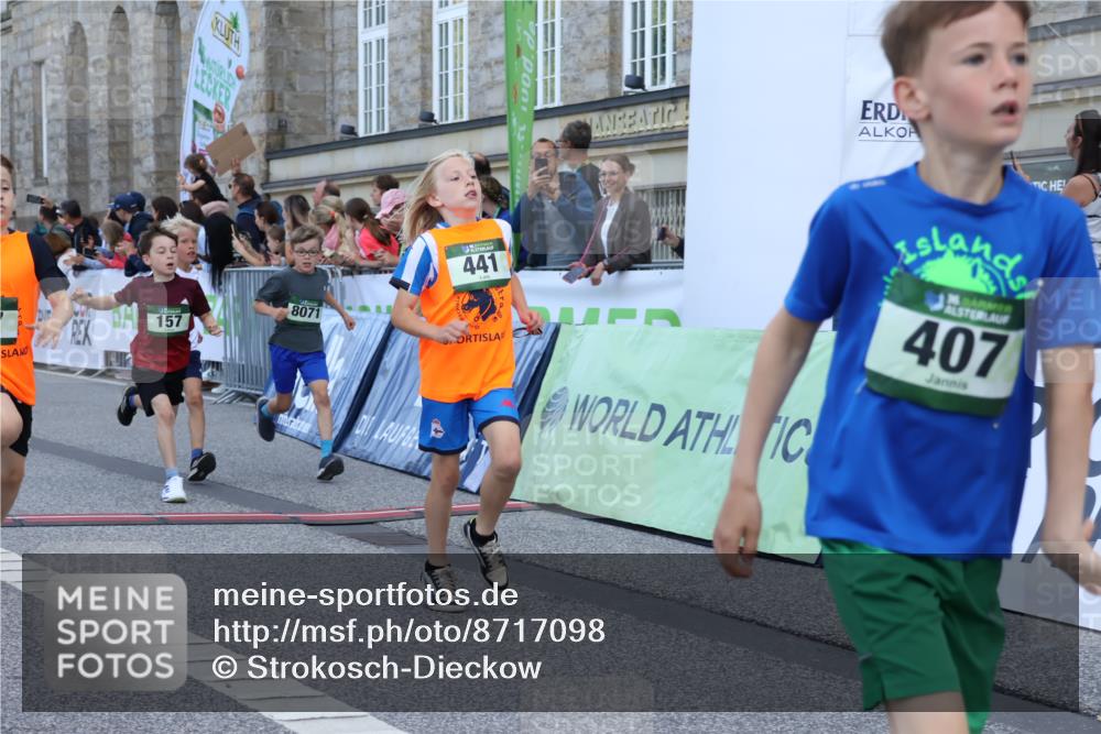 07.09.2025 - BARMER Alsterlauf Strokosch-Dieckow http://msf.ph/oto/8717098 07.09.2025 10:51:02 Ziel 157, 162, 167, 171, 193, 196, 251, 295, 407, 437, 441, 8071, 8073, 8194, 8381 meine-sportfotos.de