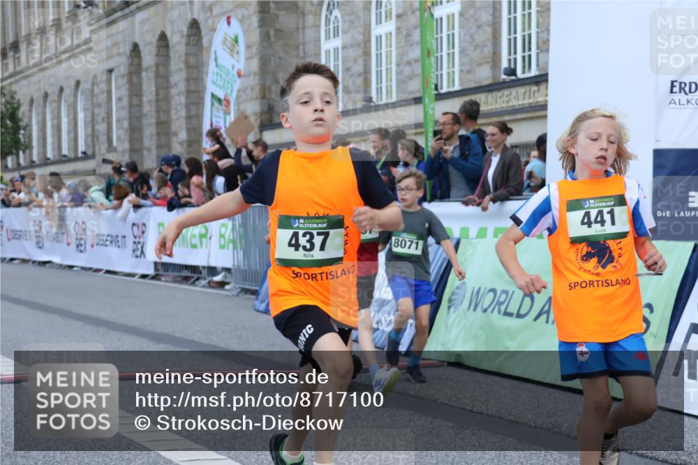 07.09.2025 - BARMER Alsterlauf Strokosch-Dieckow http://msf.ph/oto/8717100 07.09.2025 10:51:03 Ziel 157, 162, 167, 171, 193, 196, 251, 295, 320, 407, 437, 441, 8071, 8073, 8194, 8233, 8381 meine-sportfotos.de