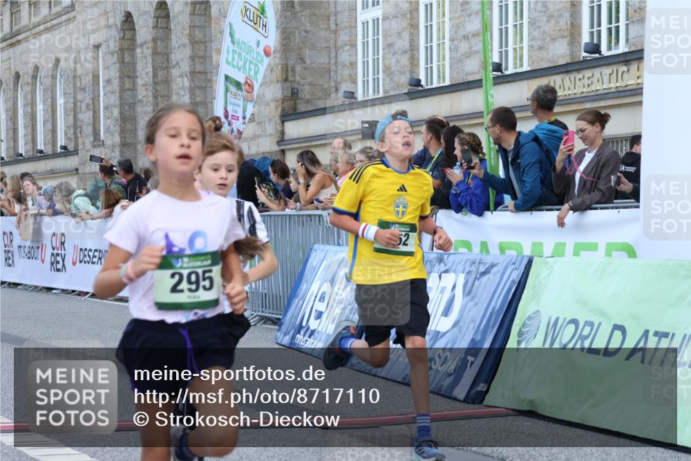 07.09.2025 - BARMER Alsterlauf Strokosch-Dieckow http://msf.ph/oto/8717110 07.09.2025 10:51:07 Ziel 157, 162, 163, 171, 193, 216, 251, 295, 320, 437, 441, 8071, 8073, 8194, 8233, 8381 meine-sportfotos.de