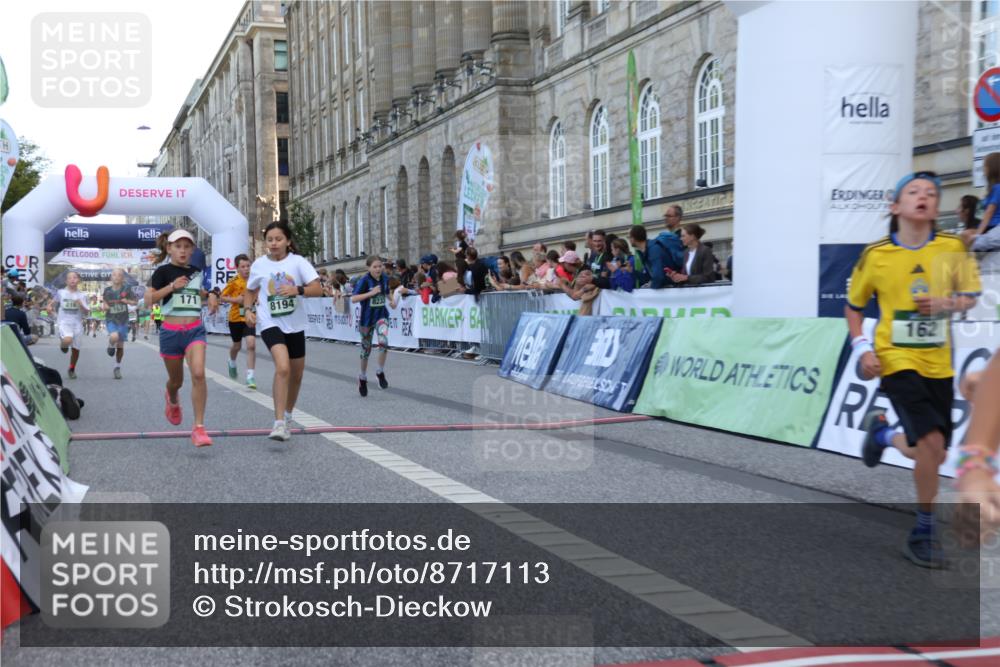 07.09.2025 - BARMER Alsterlauf Strokosch-Dieckow http://msf.ph/oto/8717113 07.09.2025 10:51:08 Ziel 157, 162, 163, 171, 193, 216, 251, 295, 320, 437, 8071, 8073, 8194, 8233, 8381 meine-sportfotos.de