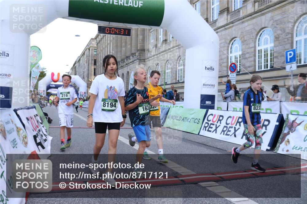 07.09.2025 - BARMER Alsterlauf Strokosch-Dieckow http://msf.ph/oto/8717121 07.09.2025 10:51:12 Ziel 162, 163, 171, 193, 216, 251, 295, 318, 320, 335, 336, 431, 449, 8194, 8233 meine-sportfotos.de