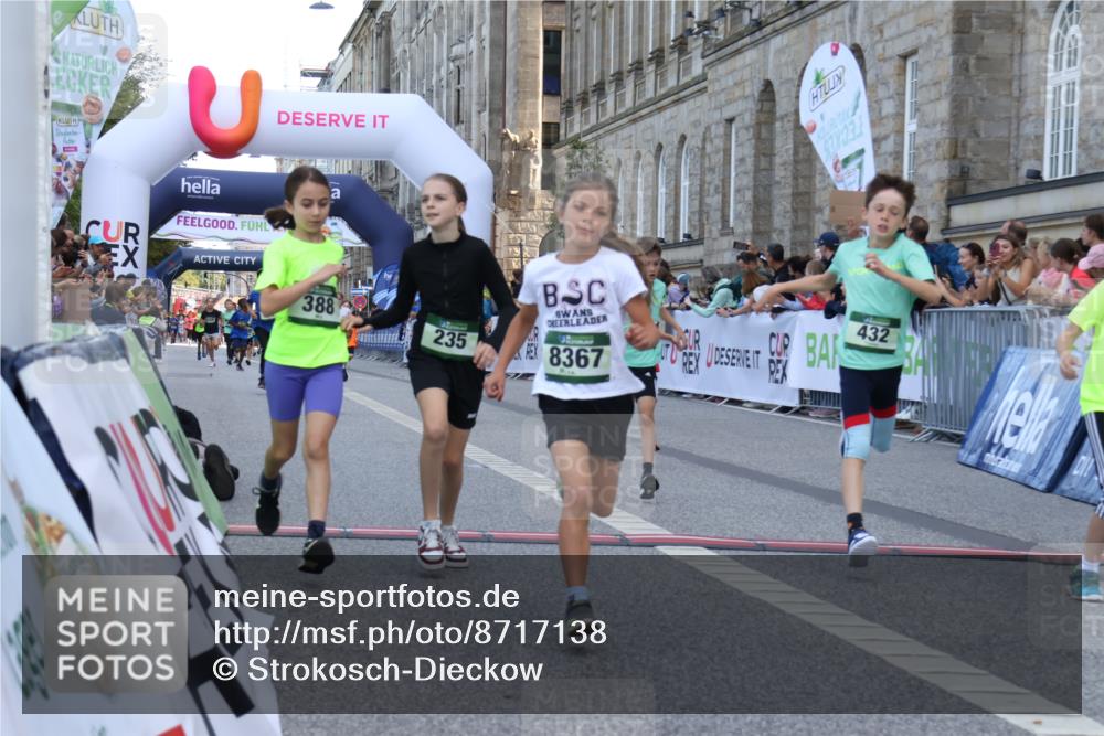 07.09.2025 - BARMER Alsterlauf Strokosch-Dieckow http://msf.ph/oto/8717138 07.09.2025 10:51:21 Ziel 189, 211, 261, 303, 309, 318, 319, 327, 335, 336, 388, 399, 420, 430, 431, 432, 449, 8367 meine-sportfotos.de