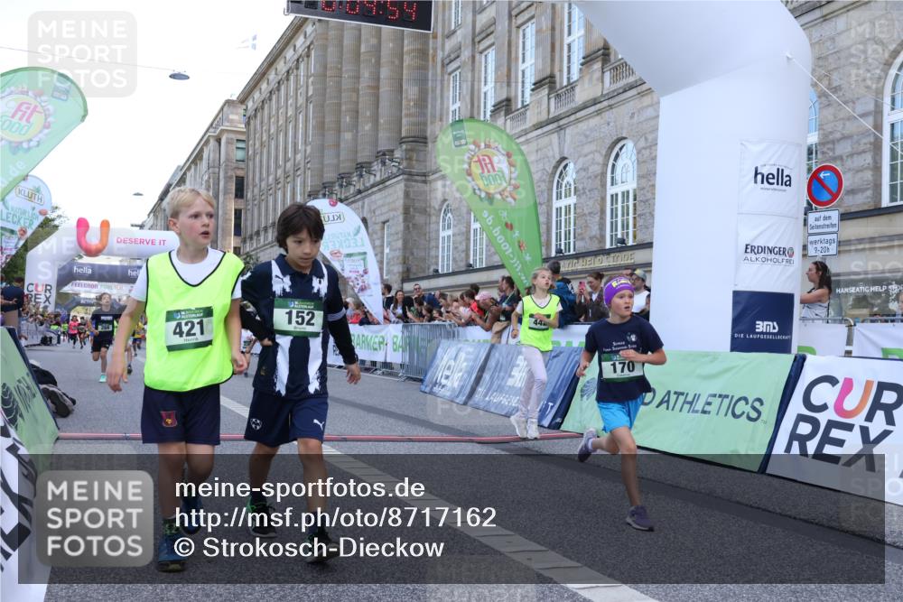 07.09.2025 - BARMER Alsterlauf Strokosch-Dieckow http://msf.ph/oto/8717162 07.09.2025 10:51:36 Ziel 152, 156, 170, 203, 256, 266, 322, 343, 380, 391, 400, 421, 422, 425, 426, 427, 433, 442, 452, 8122, 8135, 8188, 8189, 8209, 8329, 8376, 8380, 8459 meine-sportfotos.de