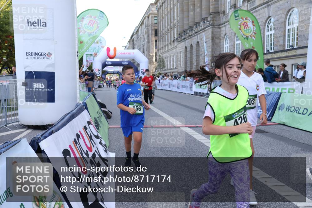 07.09.2025 - BARMER Alsterlauf Strokosch-Dieckow http://msf.ph/oto/8717174 07.09.2025 10:51:41 Ziel 156, 203, 205, 256, 266, 273, 332, 383, 400, 401, 425, 426, 440, 442, 452, 8135, 8193, 8329, 8376, 8380, 8459 meine-sportfotos.de