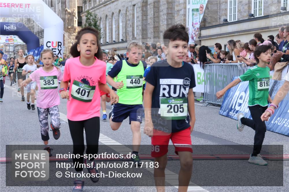 07.09.2025 - BARMER Alsterlauf Strokosch-Dieckow http://msf.ph/oto/8717183 07.09.2025 10:51:46 Ziel 156, 160, 174, 205, 222, 239, 240, 273, 316, 323, 332, 334, 339, 383, 390, 392, 401, 405, 409, 412, 423, 425, 426, 440, 445, 446, 8193, 8329, 8459 meine-sportfotos.de