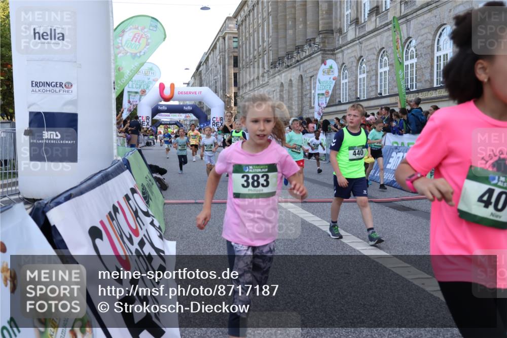 07.09.2025 - BARMER Alsterlauf Strokosch-Dieckow http://msf.ph/oto/8717187 07.09.2025 10:51:48 Ziel 160, 174, 205, 222, 239, 240, 273, 296, 311, 316, 317, 323, 332, 334, 339, 383, 390, 392, 401, 405, 409, 412, 423, 439, 440, 445, 446, 448, 8193, 8459, 8460 meine-sportfotos.de
