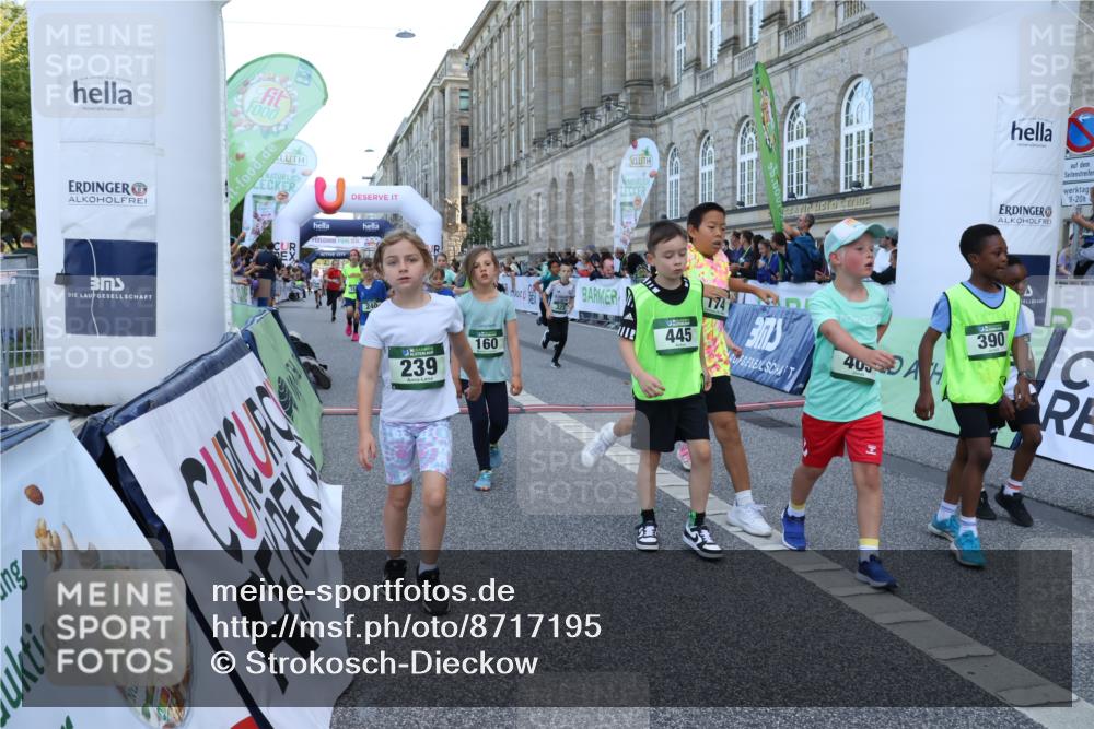 07.09.2025 - BARMER Alsterlauf Strokosch-Dieckow http://msf.ph/oto/8717195 07.09.2025 10:51:52 Ziel 158, 160, 174, 178, 192, 204, 222, 227, 239, 240, 288, 296, 306, 307, 311, 316, 317, 323, 334, 339, 342, 369, 383, 389, 390, 392, 405, 406, 409, 412, 423, 439, 440, 445, 446, 448, 8193, 8460 meine-sportfotos.de