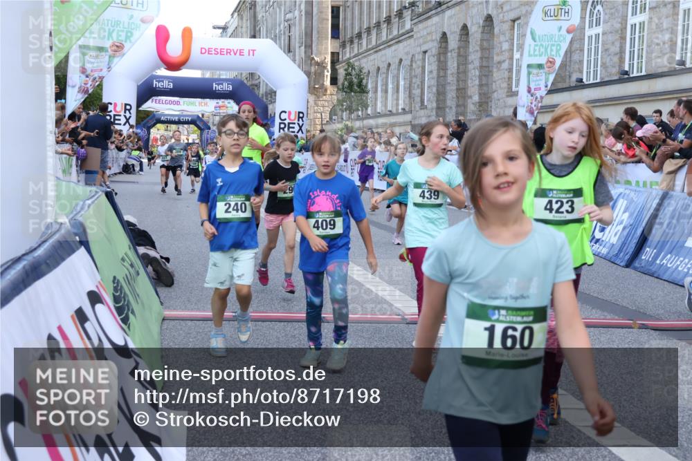 07.09.2025 - BARMER Alsterlauf Strokosch-Dieckow http://msf.ph/oto/8717198 07.09.2025 10:51:53 Ziel 158, 160, 174, 178, 192, 204, 222, 227, 239, 240, 288, 296, 306, 307, 311, 316, 317, 323, 334, 339, 342, 369, 389, 390, 392, 405, 406, 409, 412, 423, 439, 445, 446, 448, 8460 meine-sportfotos.de