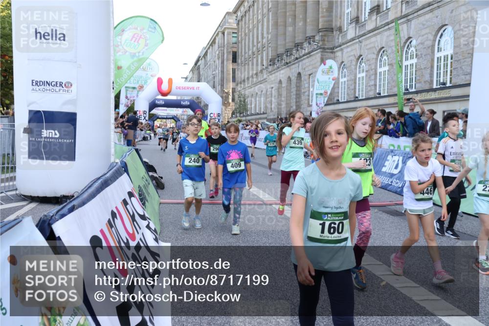 07.09.2025 - BARMER Alsterlauf Strokosch-Dieckow http://msf.ph/oto/8717199 07.09.2025 10:51:54 Ziel 153, 158, 160, 174, 178, 186, 192, 204, 222, 227, 239, 240, 288, 296, 306, 307, 311, 316, 317, 323, 334, 339, 342, 369, 389, 390, 392, 405, 406, 409, 412, 423, 439, 445, 446, 448, 8460 meine-sportfotos.de