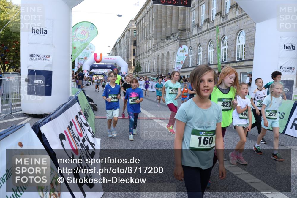 07.09.2025 - BARMER Alsterlauf Strokosch-Dieckow http://msf.ph/oto/8717200 07.09.2025 10:51:54 Ziel 153, 158, 160, 174, 178, 186, 192, 204, 222, 227, 239, 240, 288, 296, 306, 307, 311, 316, 317, 323, 334, 339, 342, 369, 389, 390, 392, 405, 406, 409, 412, 423, 439, 445, 446, 448, 8460 meine-sportfotos.de