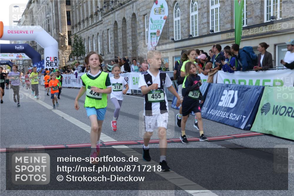 07.09.2025 - BARMER Alsterlauf Strokosch-Dieckow http://msf.ph/oto/8717218 07.09.2025 10:52:03 Ziel 153, 164, 186, 191, 204, 207, 209, 220, 227, 232, 265, 297, 307, 312, 315, 350, 369, 389, 403, 406, 415, 424, 455, 8085 meine-sportfotos.de