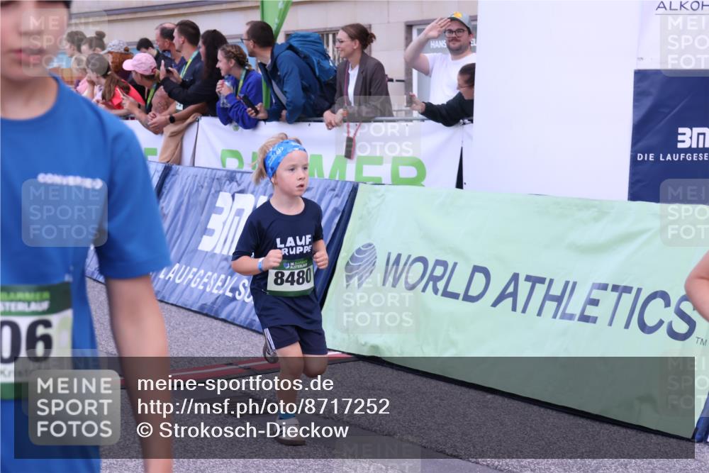 07.09.2025 - BARMER Alsterlauf Strokosch-Dieckow http://msf.ph/oto/8717252 07.09.2025 10:52:21 Ziel 154, 206, 212, 237, 238, 274, 284, 285, 299, 330, 360, 393, 398, 404, 8298, 8480 meine-sportfotos.de