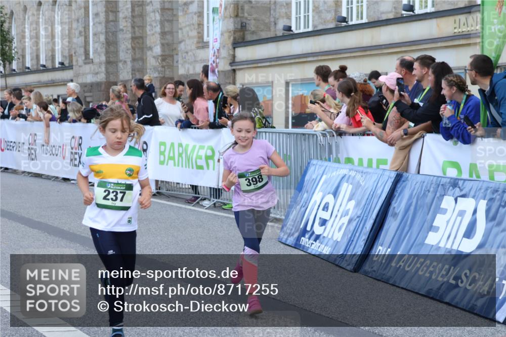 07.09.2025 - BARMER Alsterlauf Strokosch-Dieckow http://msf.ph/oto/8717255 07.09.2025 10:52:23 Ziel 154, 175, 206, 212, 221, 237, 284, 299, 330, 360, 398, 8298, 8480, 8487 meine-sportfotos.de