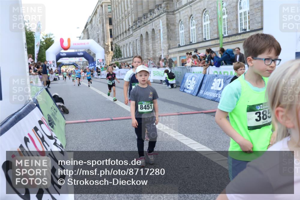 07.09.2025 - BARMER Alsterlauf Strokosch-Dieckow http://msf.ph/oto/8717280 07.09.2025 10:52:33 Ziel 154, 155, 168, 175, 212, 221, 329, 382, 385, 386, 414, 429, 8280, 8298, 8392, 8451, 8487 meine-sportfotos.de
