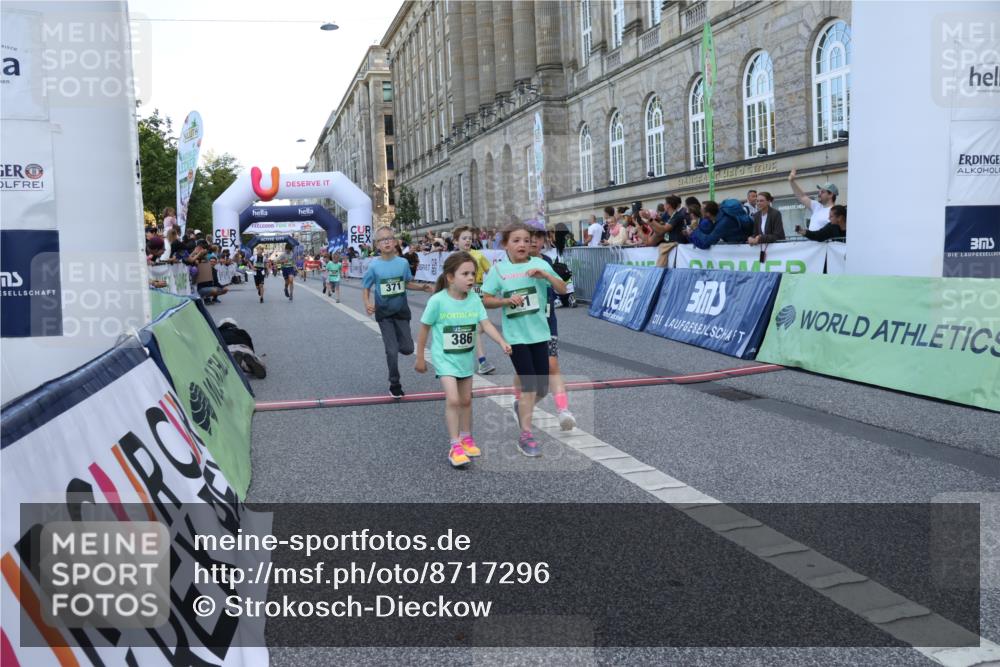 07.09.2025 - BARMER Alsterlauf Strokosch-Dieckow http://msf.ph/oto/8717296 07.09.2025 10:52:41 Ziel 187, 194, 215, 276, 282, 301, 328, 341, 357, 371, 386, 414, 429, 8124 meine-sportfotos.de