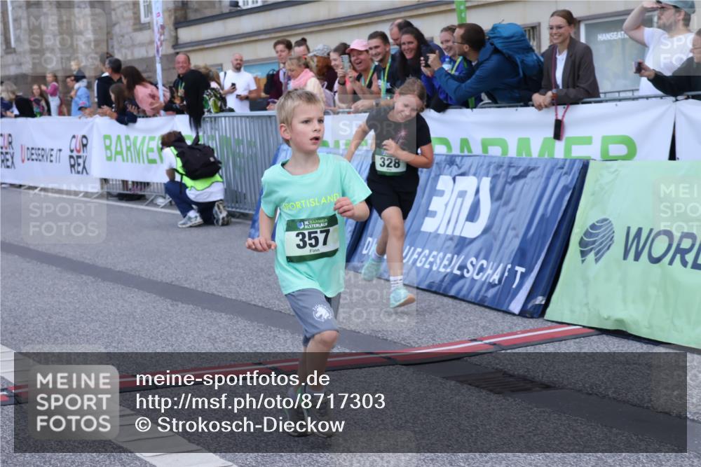 07.09.2025 - BARMER Alsterlauf Strokosch-Dieckow http://msf.ph/oto/8717303 07.09.2025 10:52:46 Ziel 182, 187, 194, 195, 215, 255, 276, 282, 301, 328, 341, 357, 371, 8124 meine-sportfotos.de