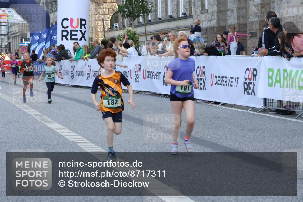07.09.2025 - BARMER Alsterlauf Strokosch-Dieckow http://msf.ph/oto/8717311 07.09.2025 10:52:51 Ziel 181, 182, 195, 200, 215, 255, 276, 282, 328, 357 meine-sportfotos.de