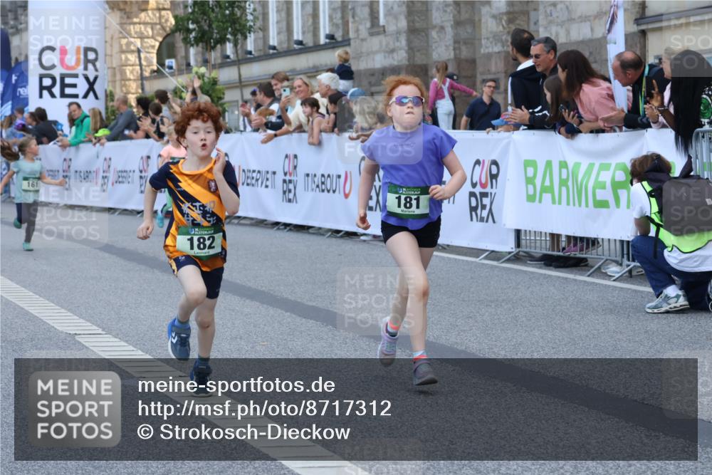 07.09.2025 - BARMER Alsterlauf Strokosch-Dieckow http://msf.ph/oto/8717312 07.09.2025 10:52:51 Ziel 181, 182, 195, 200, 215, 255, 276, 282, 328, 357 meine-sportfotos.de