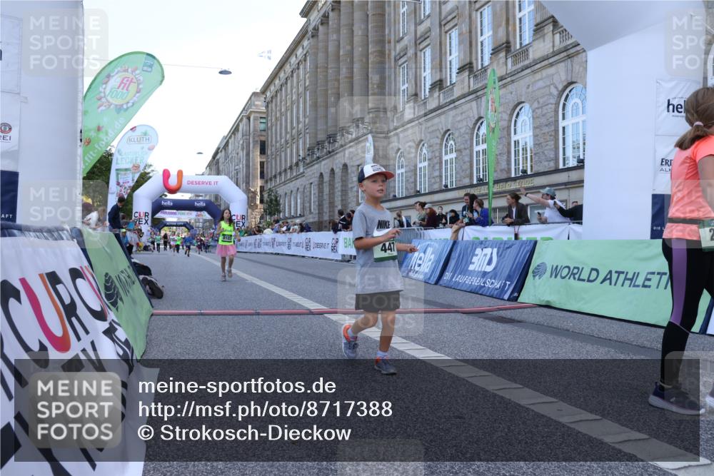 07.09.2025 - BARMER Alsterlauf Strokosch-Dieckow http://msf.ph/oto/8717388 07.09.2025 10:53:25 Ziel 185, 243, 304, 447, 8103 meine-sportfotos.de