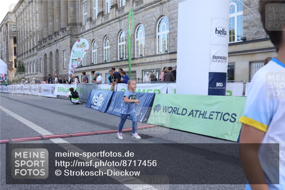 07.09.2025 - BARMER Alsterlauf Strokosch-Dieckow http://msf.ph/oto/8717456 07.09.2025 10:54:25 Ziel 247, 2997, 8086 meine-sportfotos.de