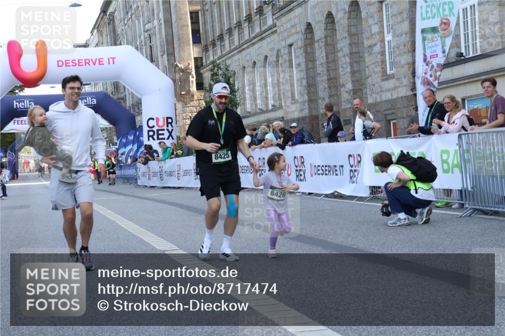 07.09.2025 - BARMER Alsterlauf Strokosch-Dieckow http://msf.ph/oto/8717474 07.09.2025 10:54:46 Ziel 8426 meine-sportfotos.de