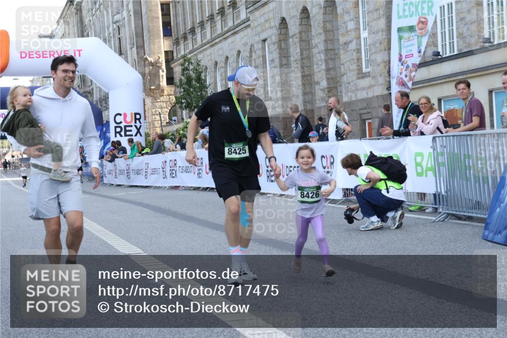 07.09.2025 - BARMER Alsterlauf Strokosch-Dieckow http://msf.ph/oto/8717475 07.09.2025 10:54:47 Ziel 8426 meine-sportfotos.de