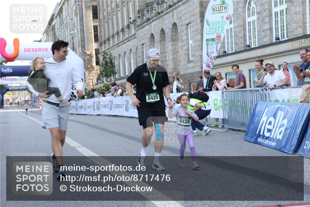 07.09.2025 - BARMER Alsterlauf Strokosch-Dieckow http://msf.ph/oto/8717476 07.09.2025 10:54:48 Ziel 8426 meine-sportfotos.de