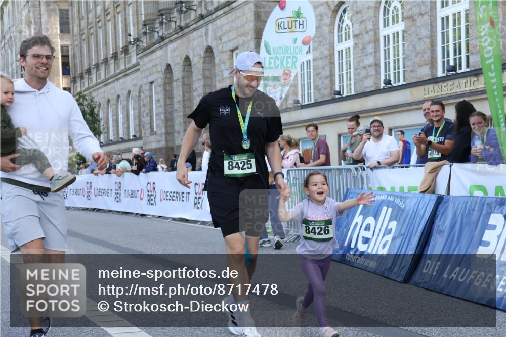 07.09.2025 - BARMER Alsterlauf Strokosch-Dieckow http://msf.ph/oto/8717478 07.09.2025 10:54:49 Ziel 8426 meine-sportfotos.de