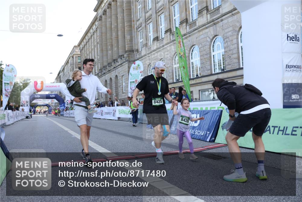 07.09.2025 - BARMER Alsterlauf Strokosch-Dieckow http://msf.ph/oto/8717480 07.09.2025 10:54:50 Ziel 8426 meine-sportfotos.de