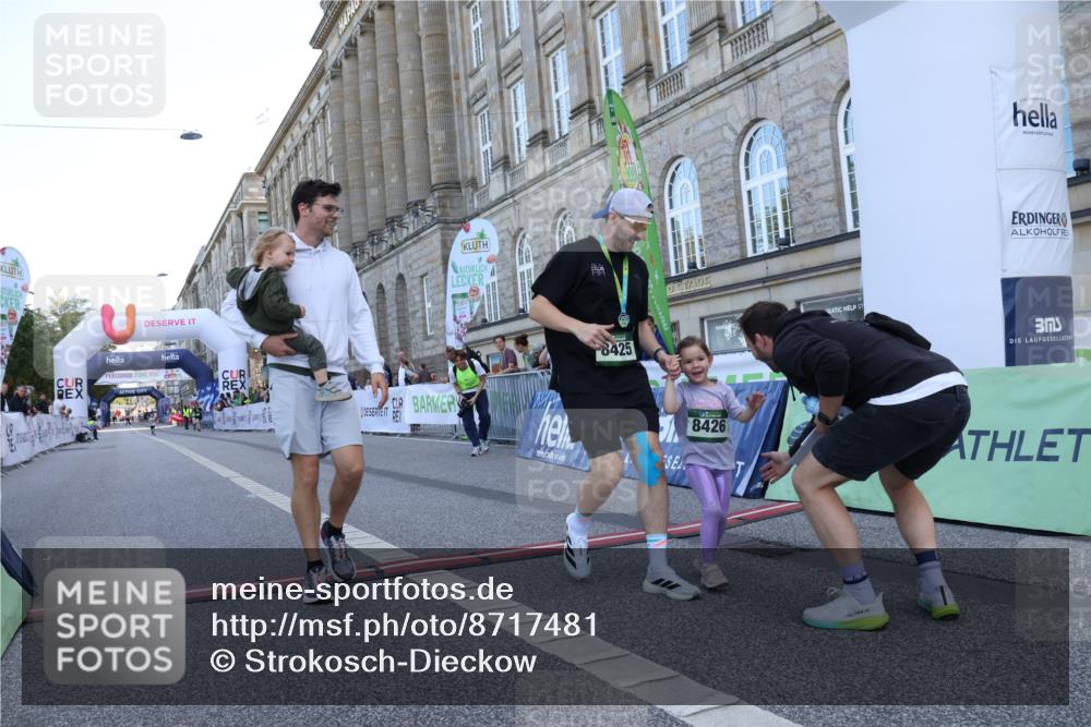 07.09.2025 - BARMER Alsterlauf Strokosch-Dieckow http://msf.ph/oto/8717481 07.09.2025 10:54:50 Ziel 8426 meine-sportfotos.de