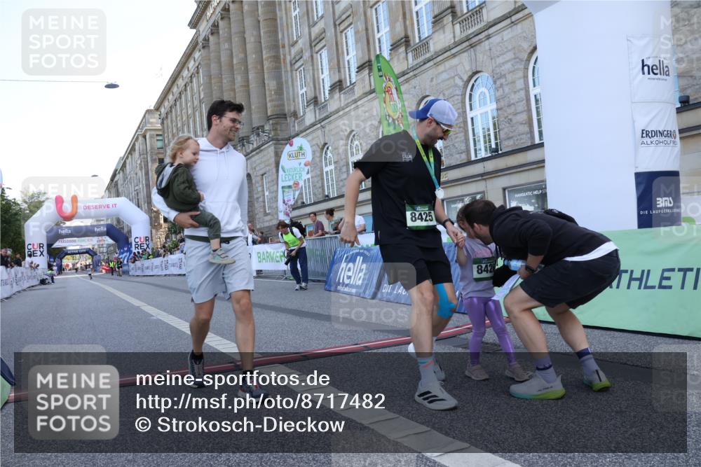 07.09.2025 - BARMER Alsterlauf Strokosch-Dieckow http://msf.ph/oto/8717482 07.09.2025 10:54:50 Ziel 8426 meine-sportfotos.de